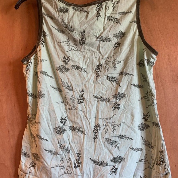 Good used north face tank! - Picture 3 of 4